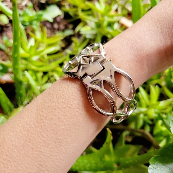 Classic Oversized Geometric Cuff Watch - Picture 7 of 9